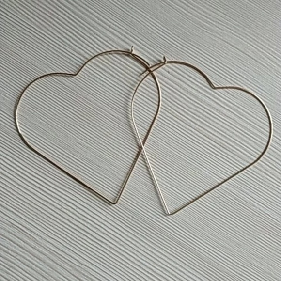 Heart shaped ๐ statement earrings - Picture 6 of 8